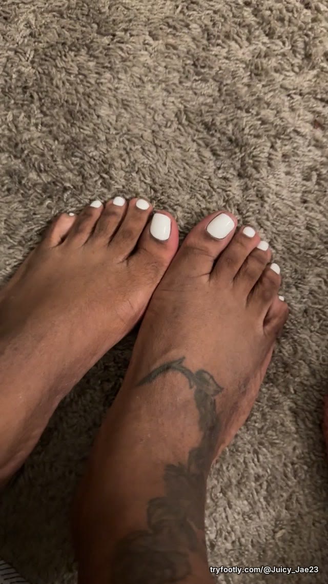 What up tho??? #toesstaywhite