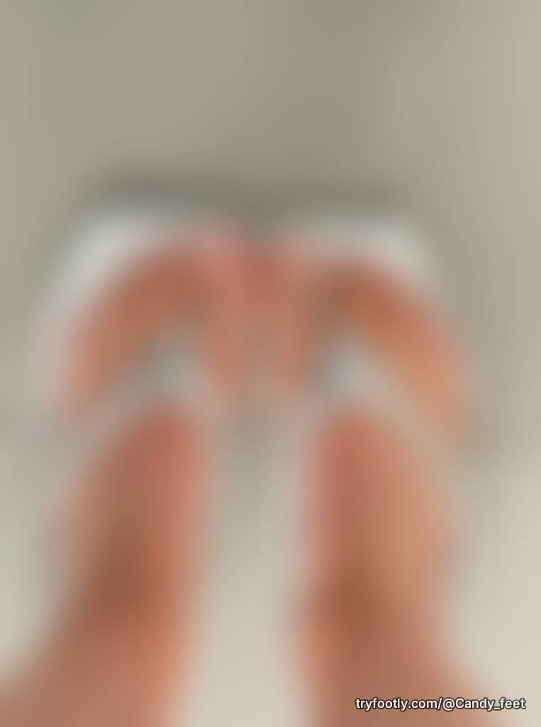 😘Friday free feet photos because I know you have had a hard week❤️😘🥰🙈 Message me for custo