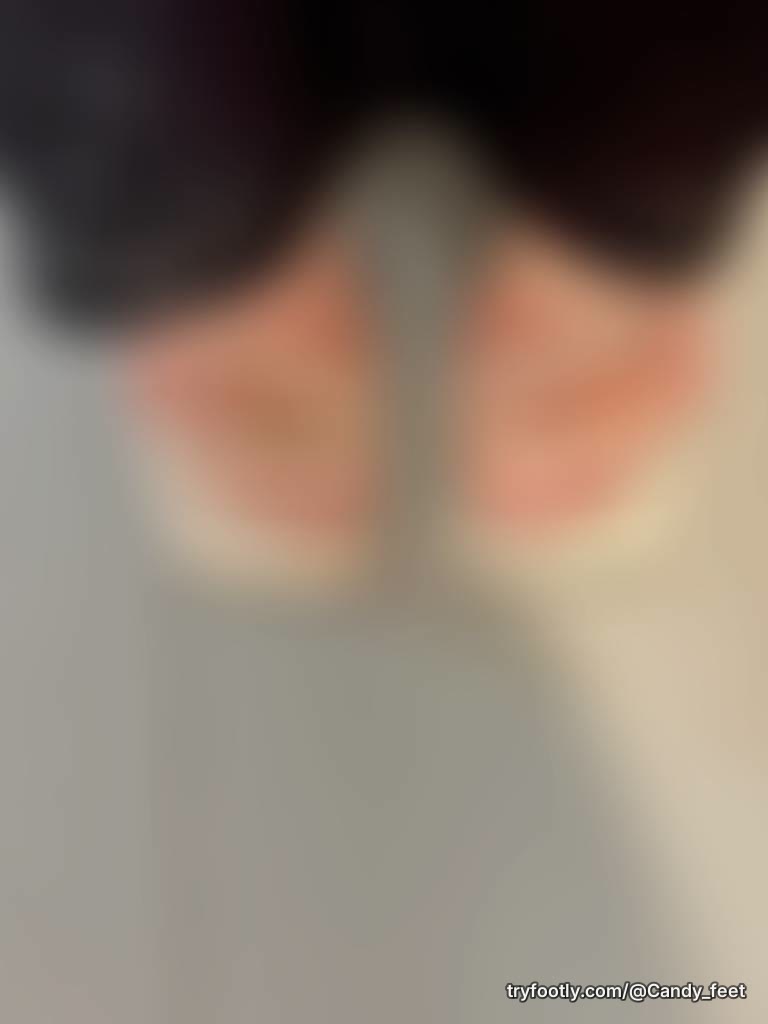 Do you prefer photos of my feet in public or in bed ? Please comment and reply so I know h
