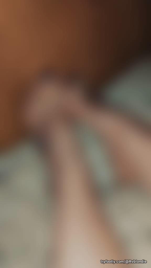 👣💋