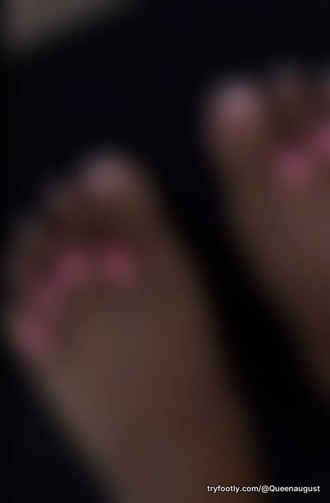 Fresh set💋 , who’s ready to buy some feet pics