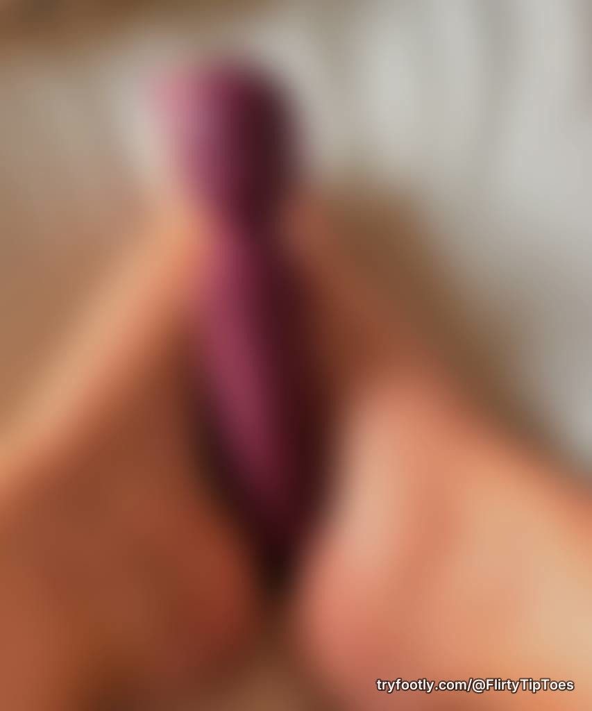 Time to de-stress after work... 🙊 would anyone like a custom video or photo? I'm feeling a