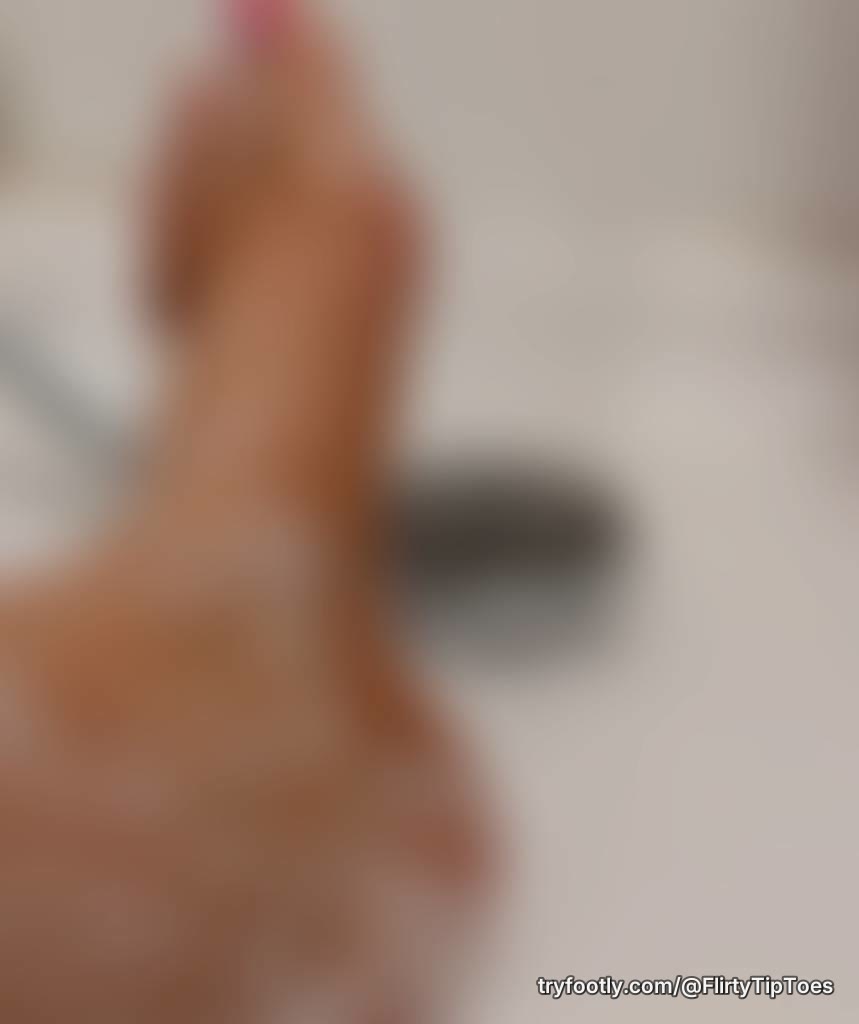 Soft bubbly feet.. 🫧 #bubbles #higharch #clean #newbie #soles