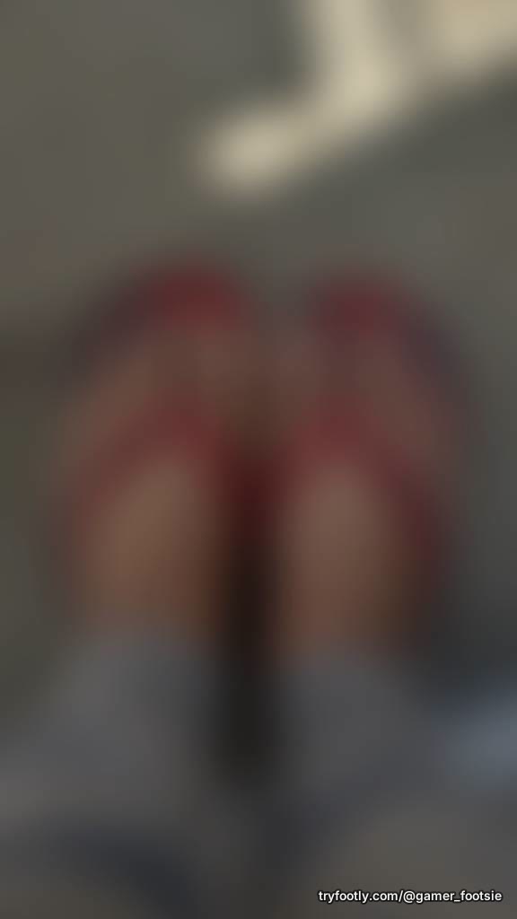 It's flip flop season.