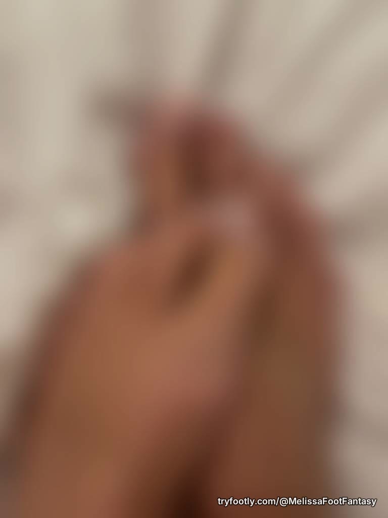 Feet touching 😍