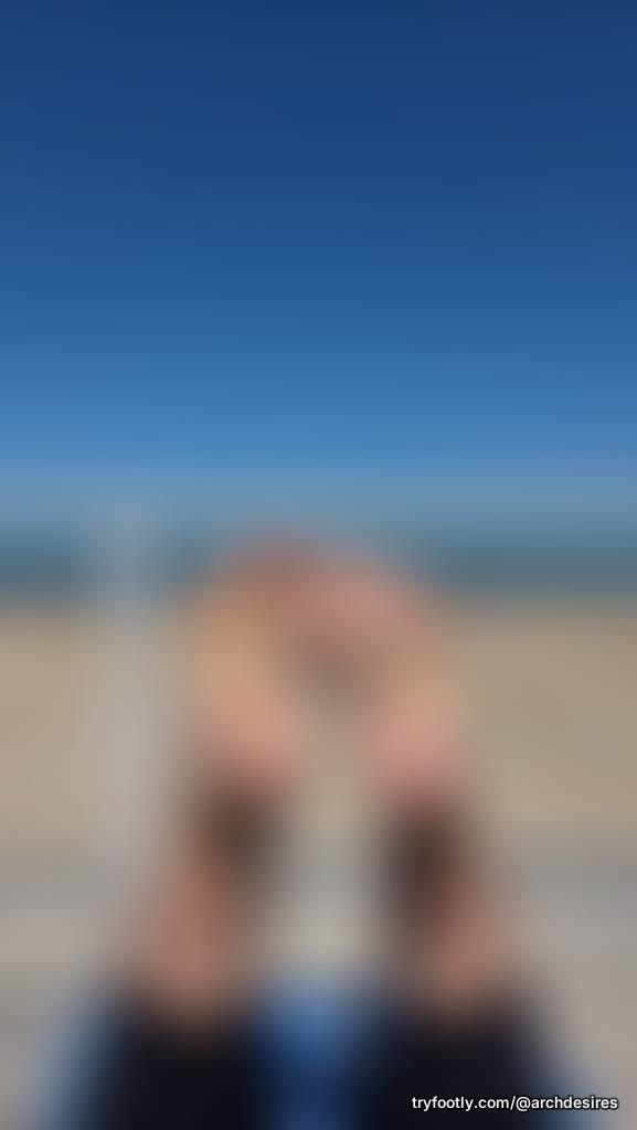 Beach and sun on my ready toes
