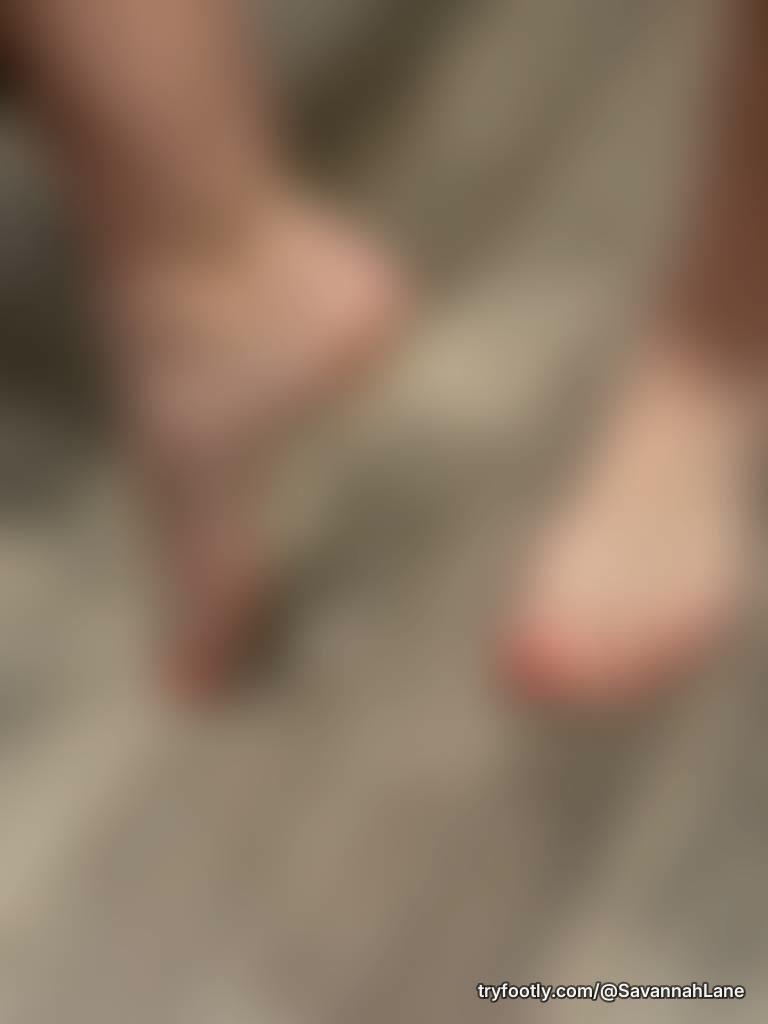Red toes and arches follow for more. https://fansly.com/savanahlane