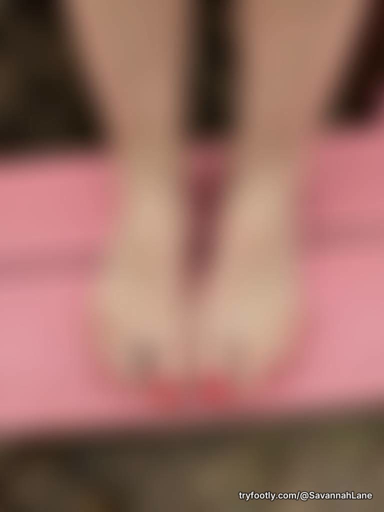 Red toes and pink background what do you think? What else would you like to see? Let me kn