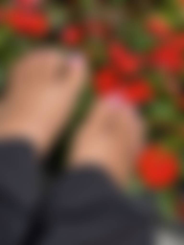 Daily #goodmorning post #prettyfeet #flowers