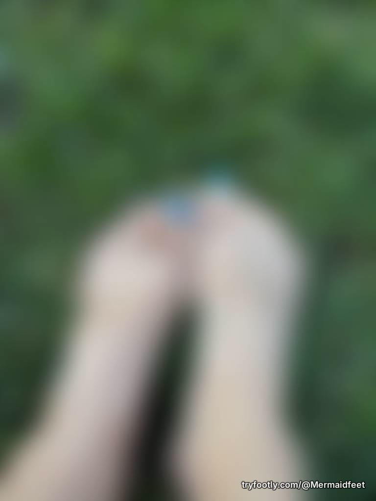 Green grass, blue toes