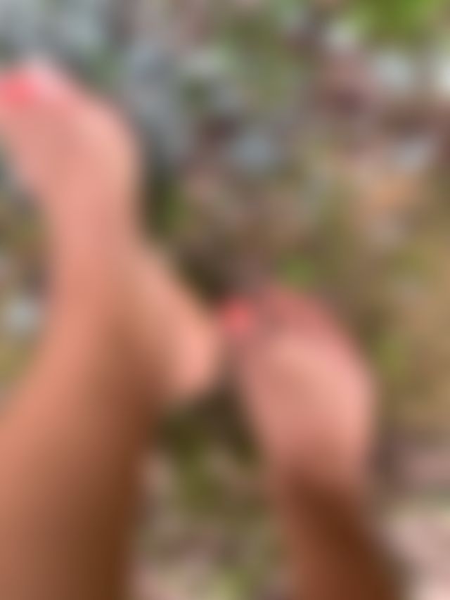 Bare Feet 🦶🏽