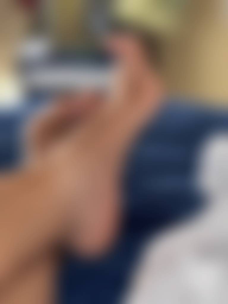Helllo! 🦶😉