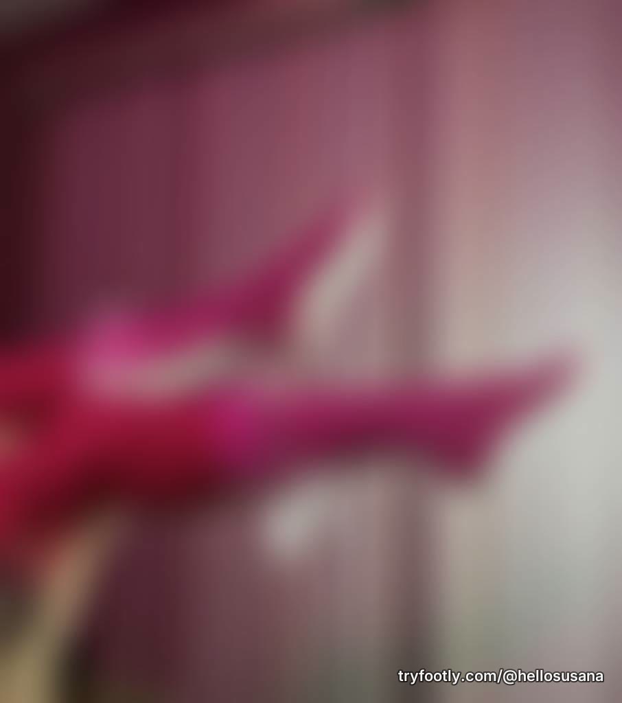 A WHITE NYLON PHOTOSHOOT 💗 With different poses, and a pink pedicure.