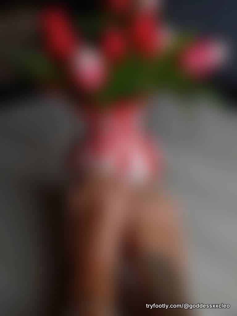 Pretty flowers, and pretty feet make a great team dont you think ?