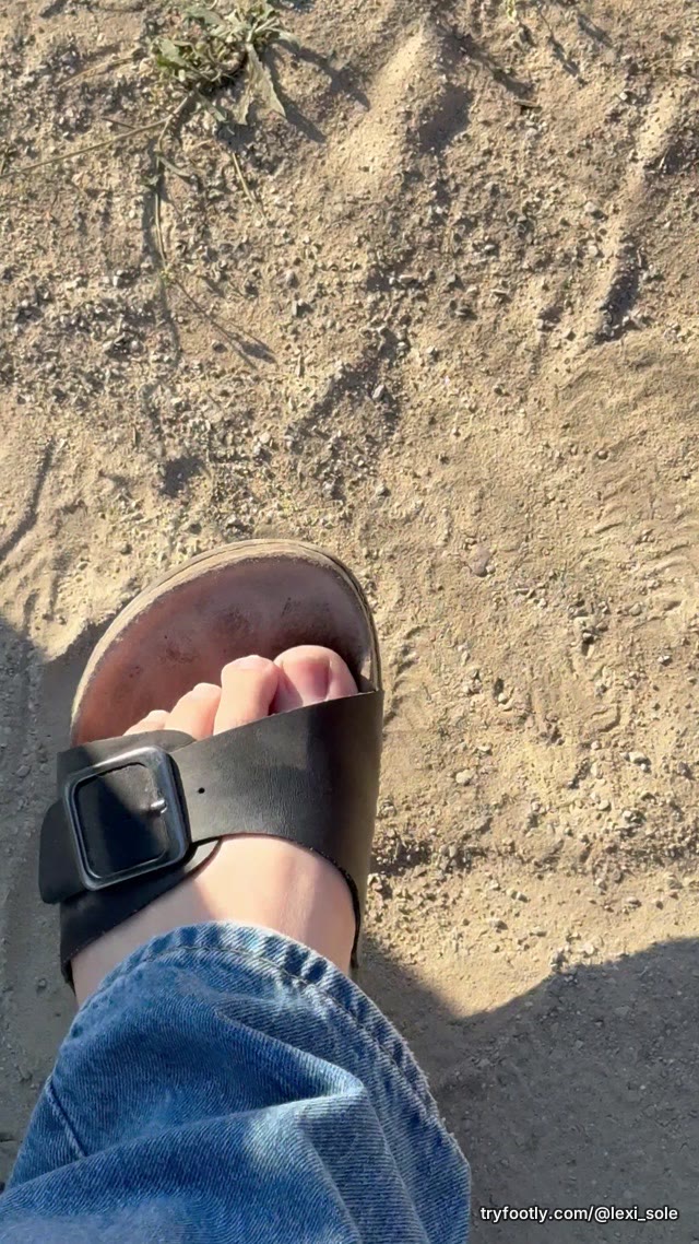Dirty little toes 🙈