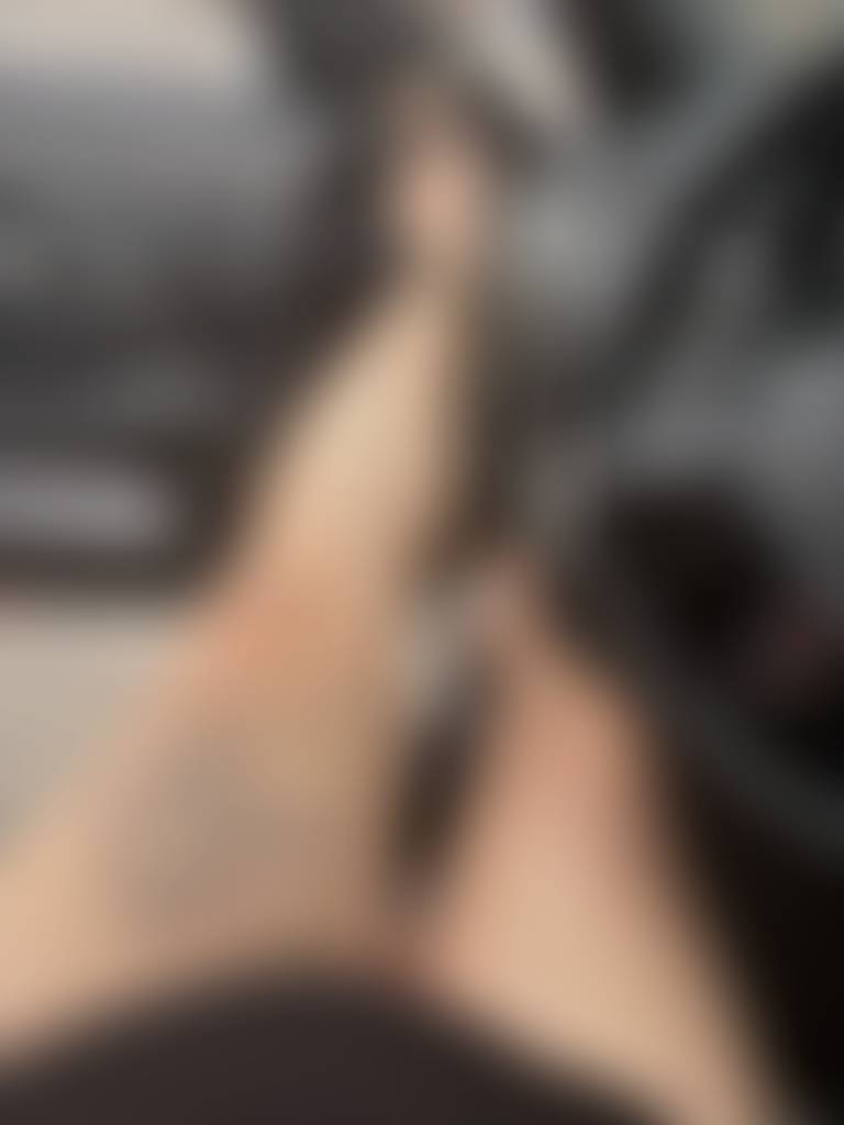 Did you know I love wearing heels? 🤭