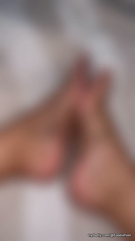 Who wants to see their name on my feet 😈🩷 message me 🩷