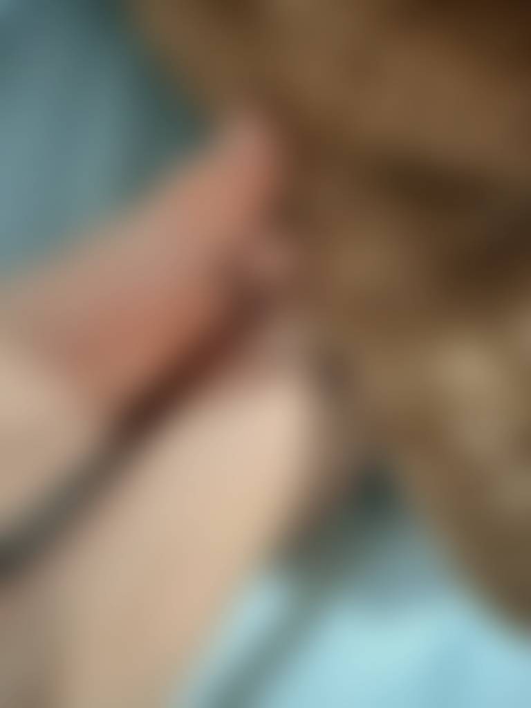Fluffy feet :) Subscribe for custom and more revealing photos
