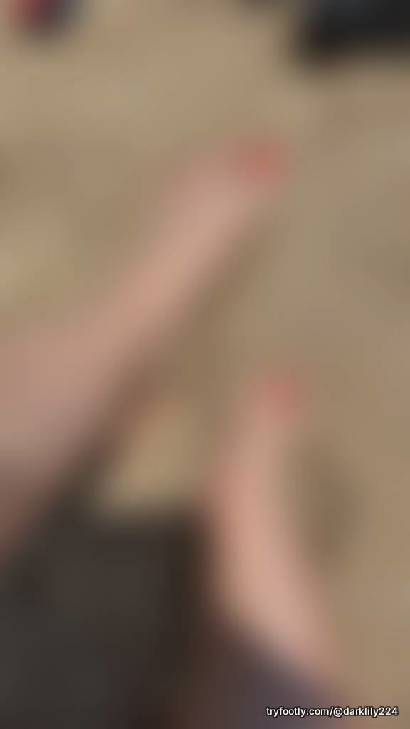 Some sandy toes 😘
