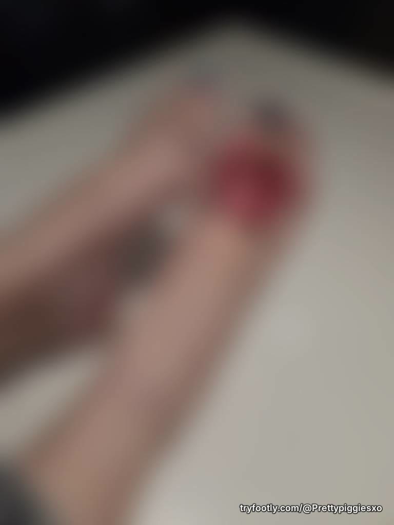 I’m new to this, so any tips would be appreciated ☺️ First 10 subs get a free custom video