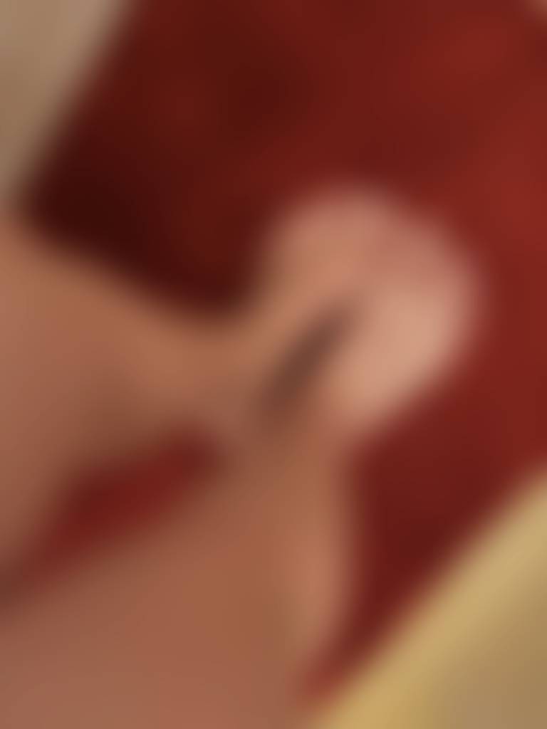 These feet are waiting for you 💋