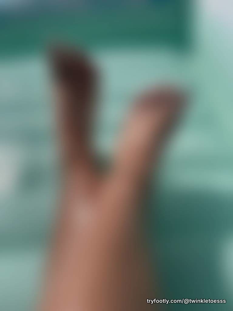 Suckable toes🤭