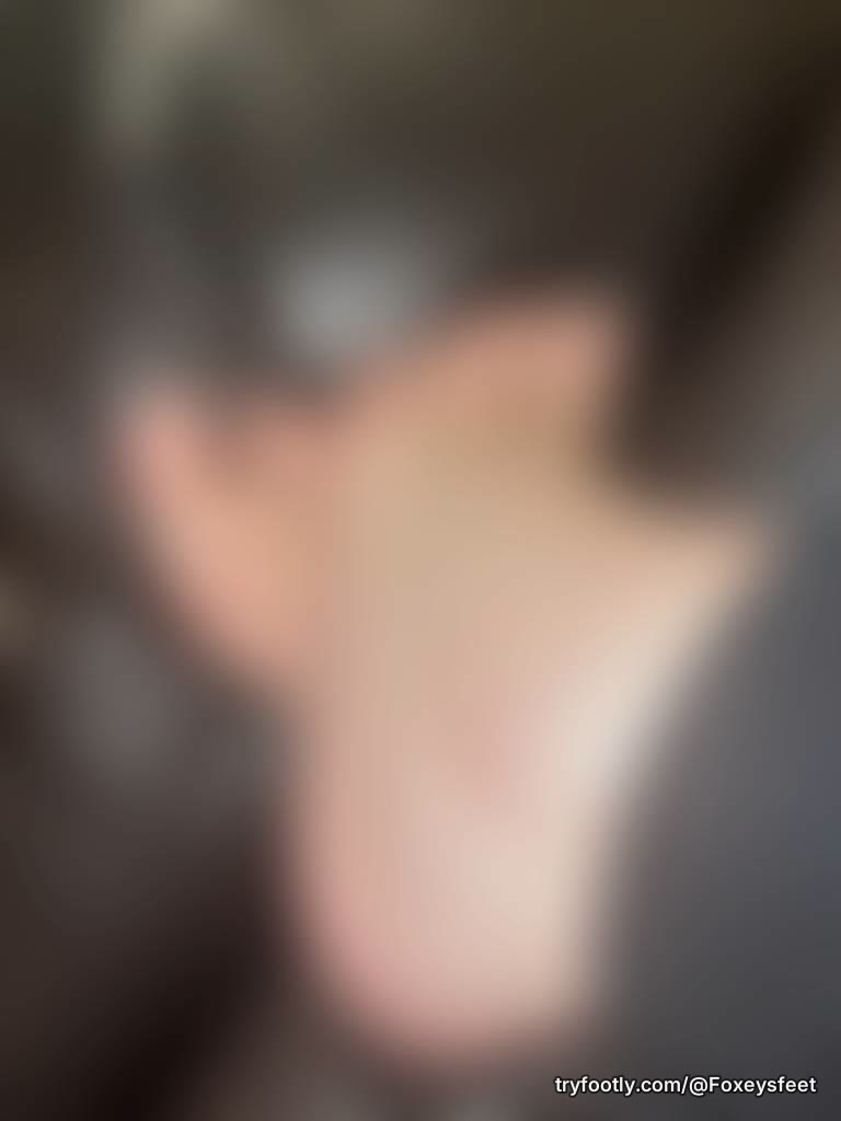 🦶🐷💷