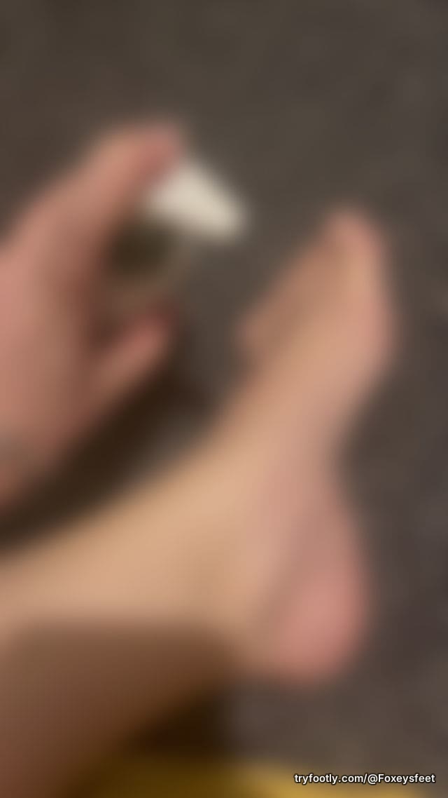 Come and watch me moisturise my foot 🦶