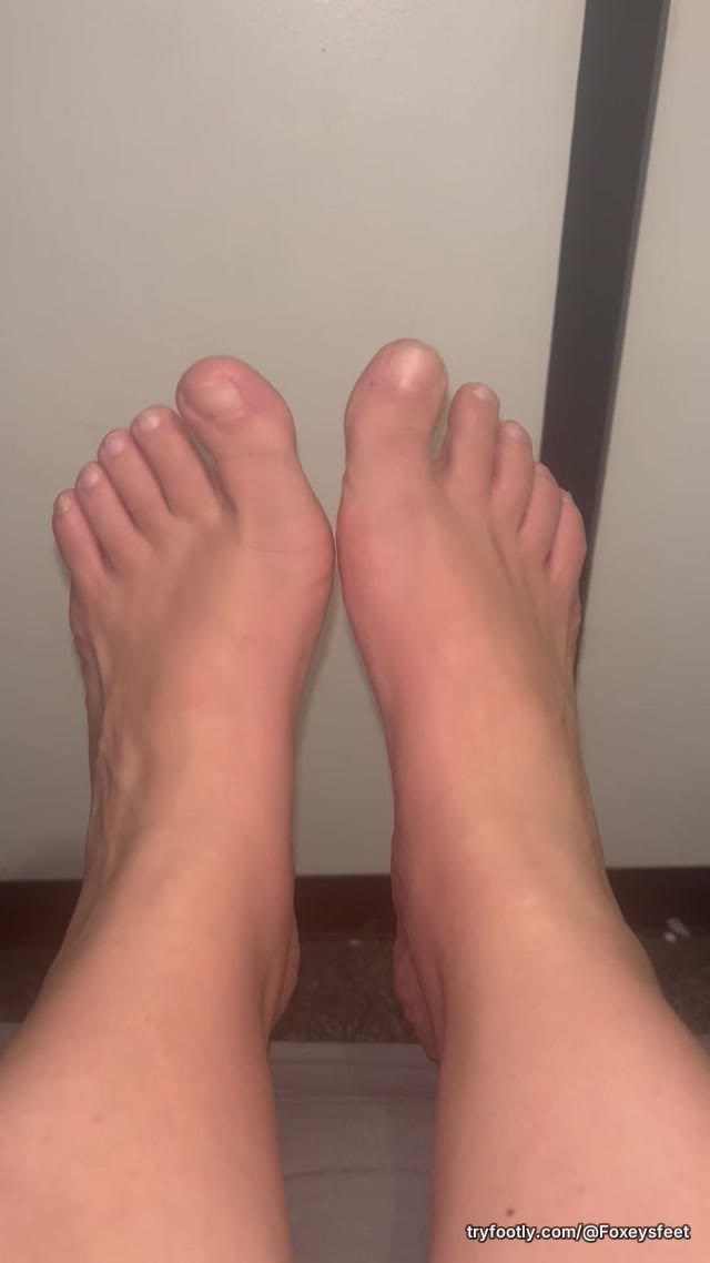 Just a quick morning wiggle 👋😙🦶
