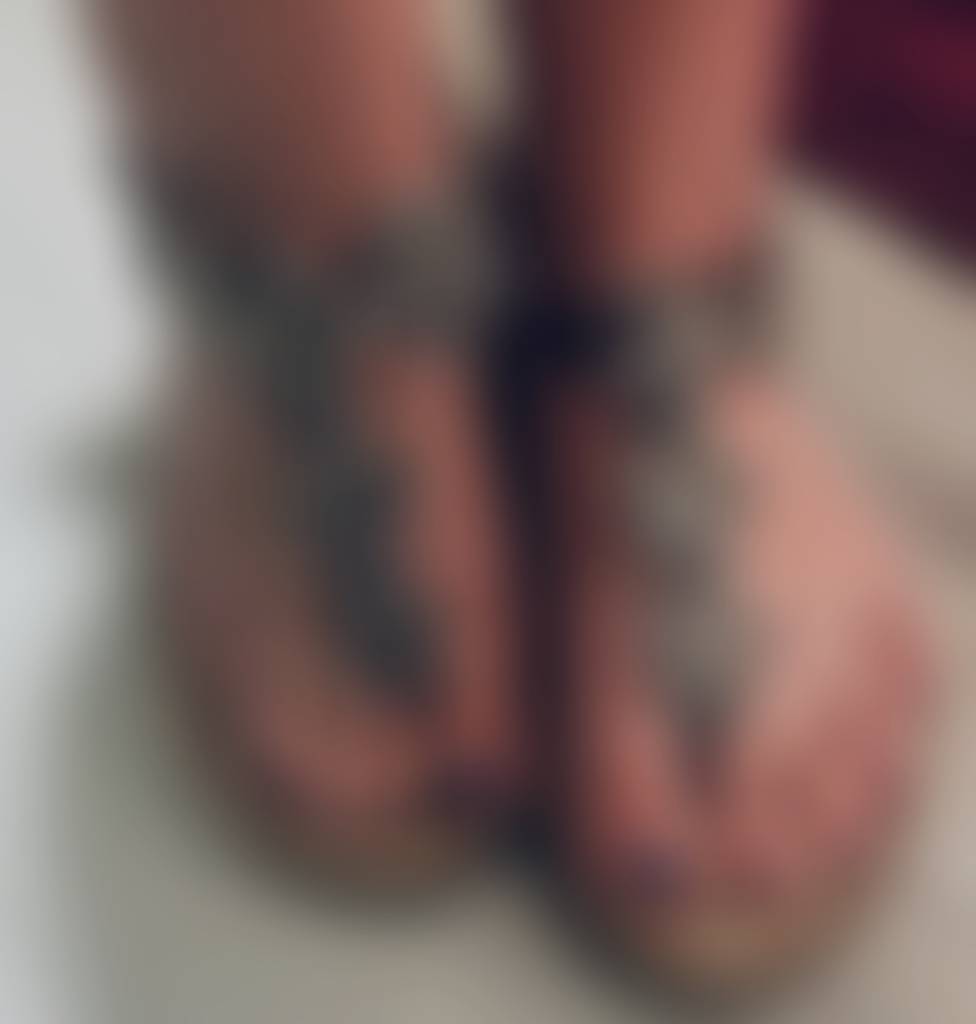 Cute feet, good vibes, custom requests are open! 😋