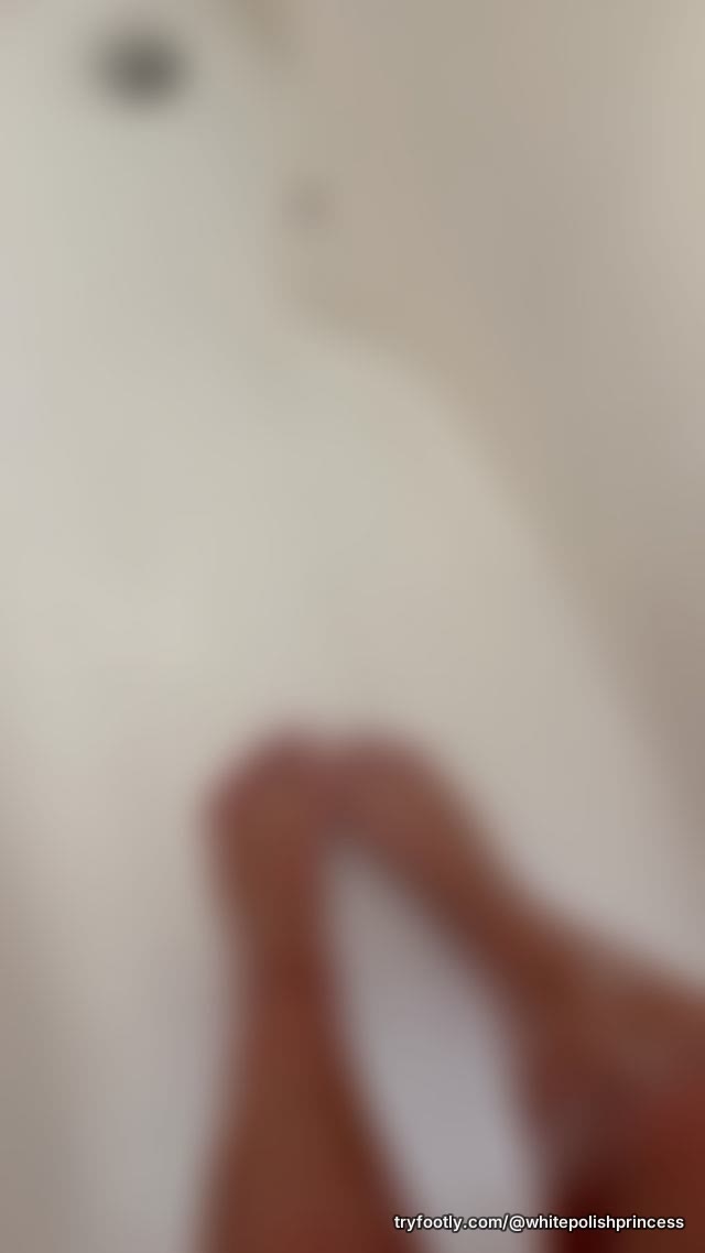 Join my piggies in the shower