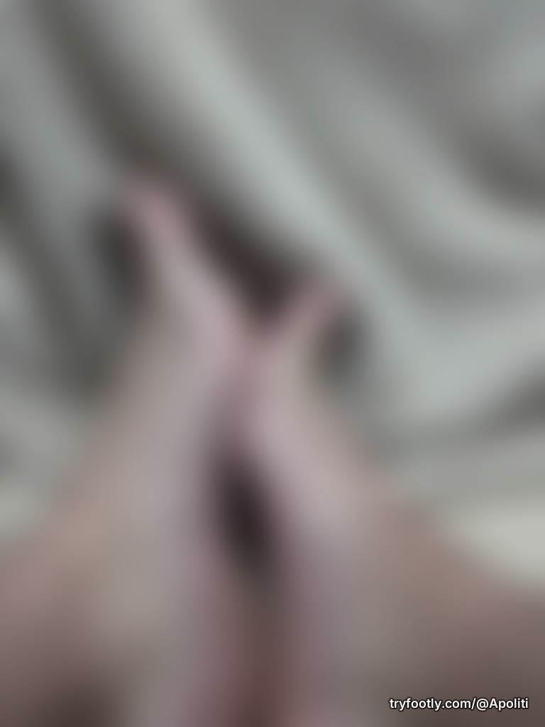 soft, warm feet… Want more? DM me ☺️