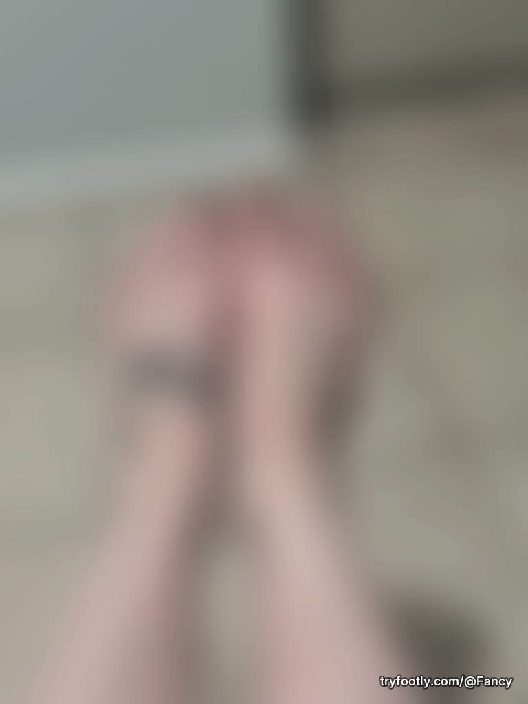 Hey guys!! How are you all doing today? My feet are tired 😴