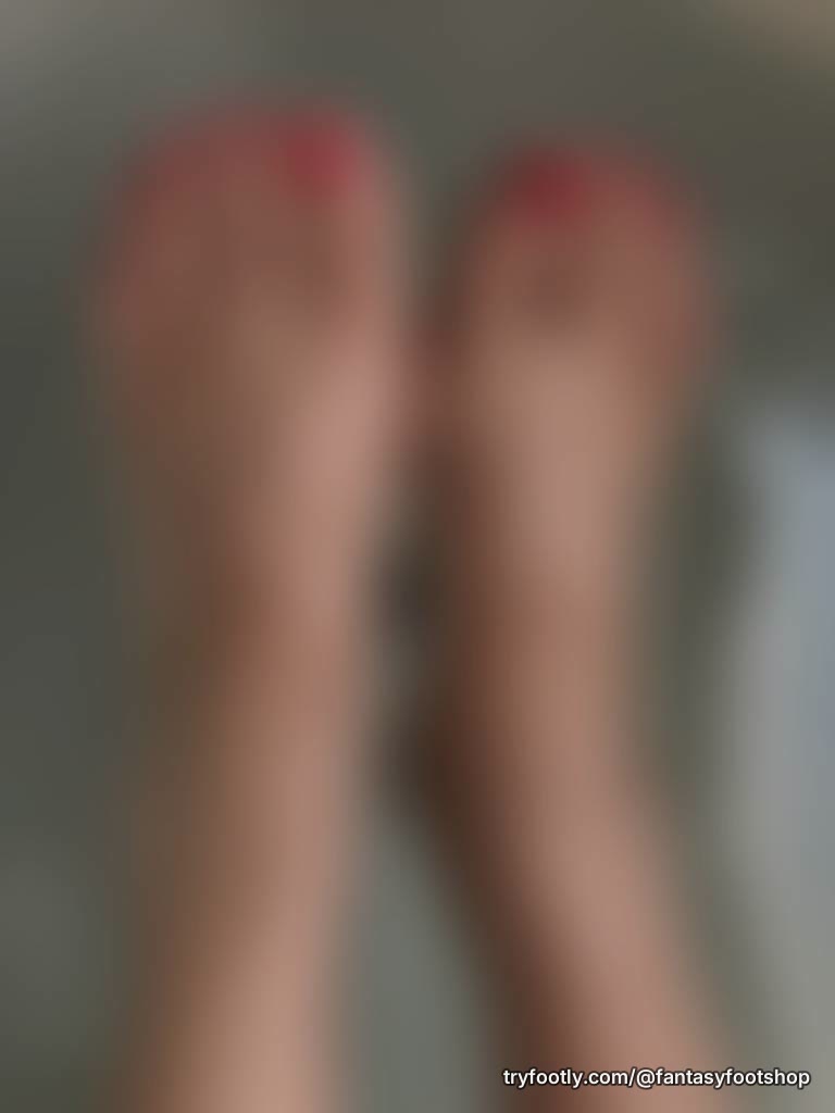 Some Friday night fantasy foot pics 💖 Tell me your fantasy 🤐