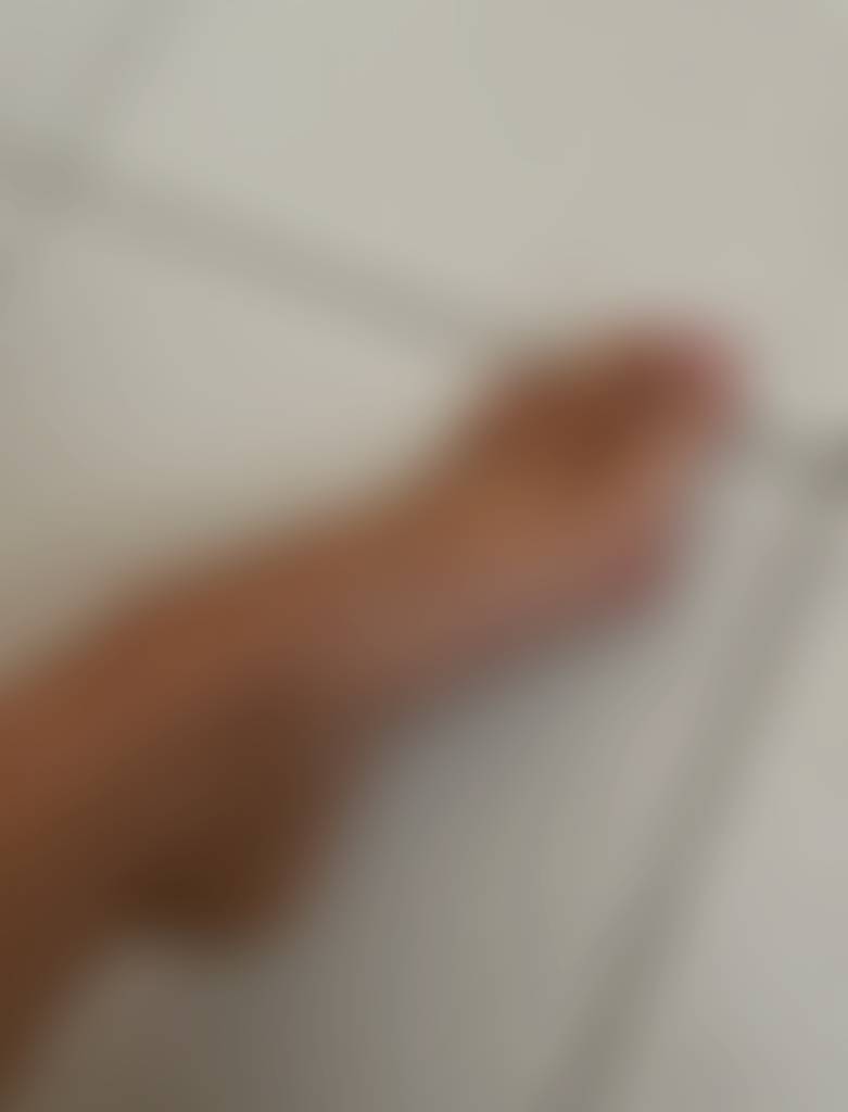 Sexy little French! Subscribe or one off payment! 6 x photos of French pedi and sexy arch!