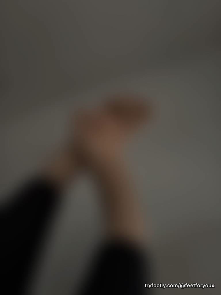 Subscribe for custom feet pictures🥰