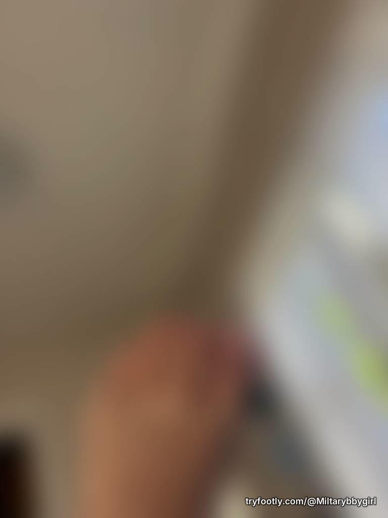Pretty toes, what should I put on them?