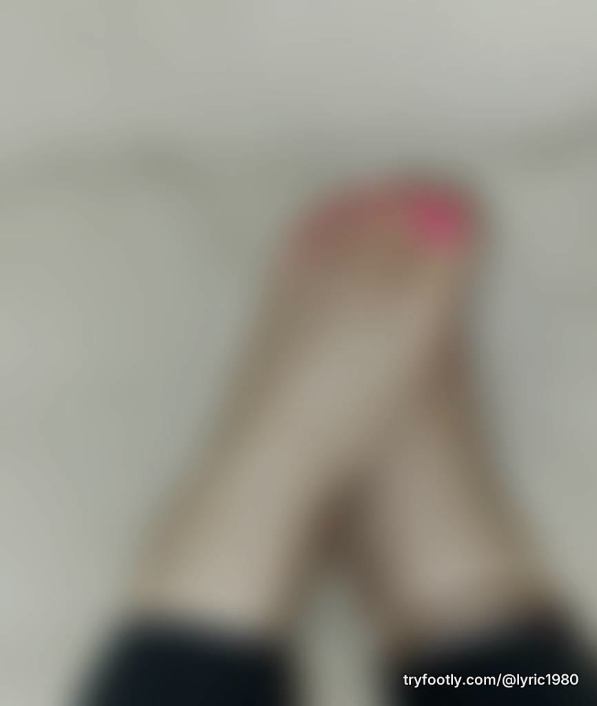 Thought I'd share my feet with you ❤