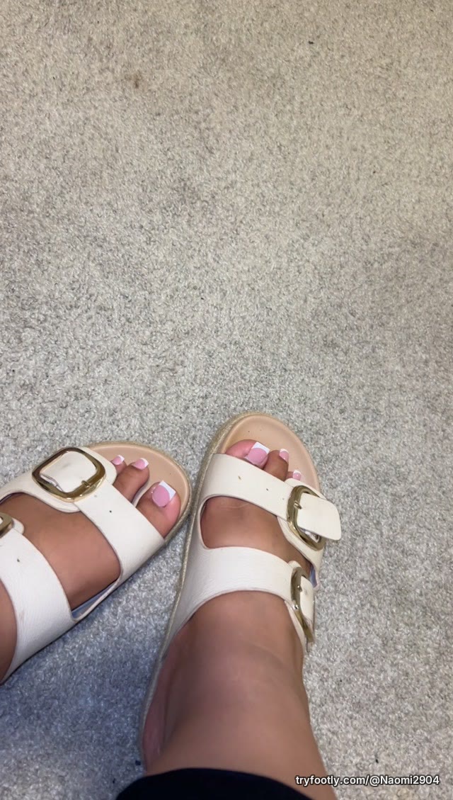 I like these sandals, do you?