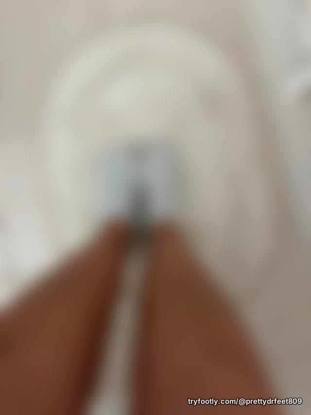 Long day at work… my feet have officially clocked out 😮‍💨🦶✨ Time to slip into the shower, 