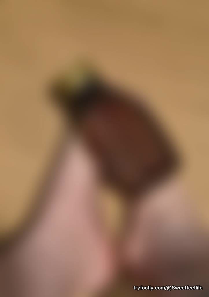 Would you like a honey footmask🍯