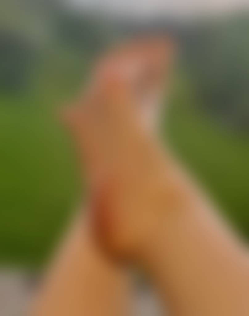 Natural nails and dirty soles in natural light ☀️ like, save, follow, and subscribe for mo
