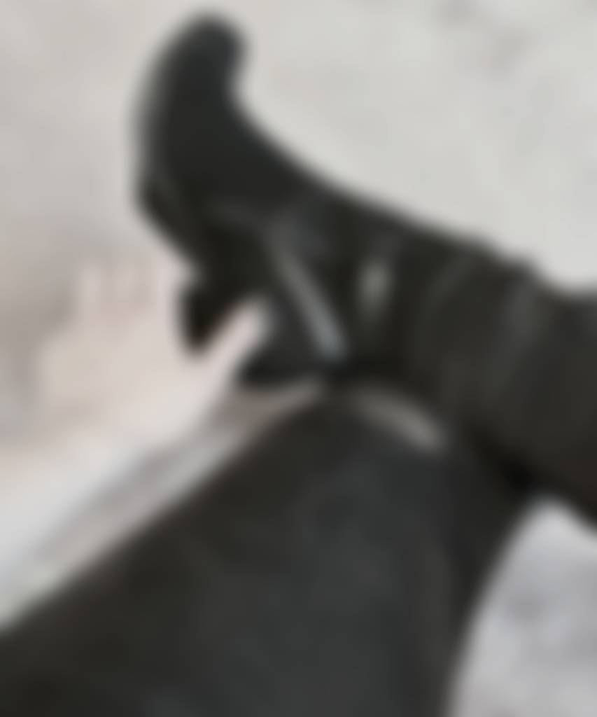 Let me step on you, you know you want it 😈 unlock it, subscribe, message. Do it.