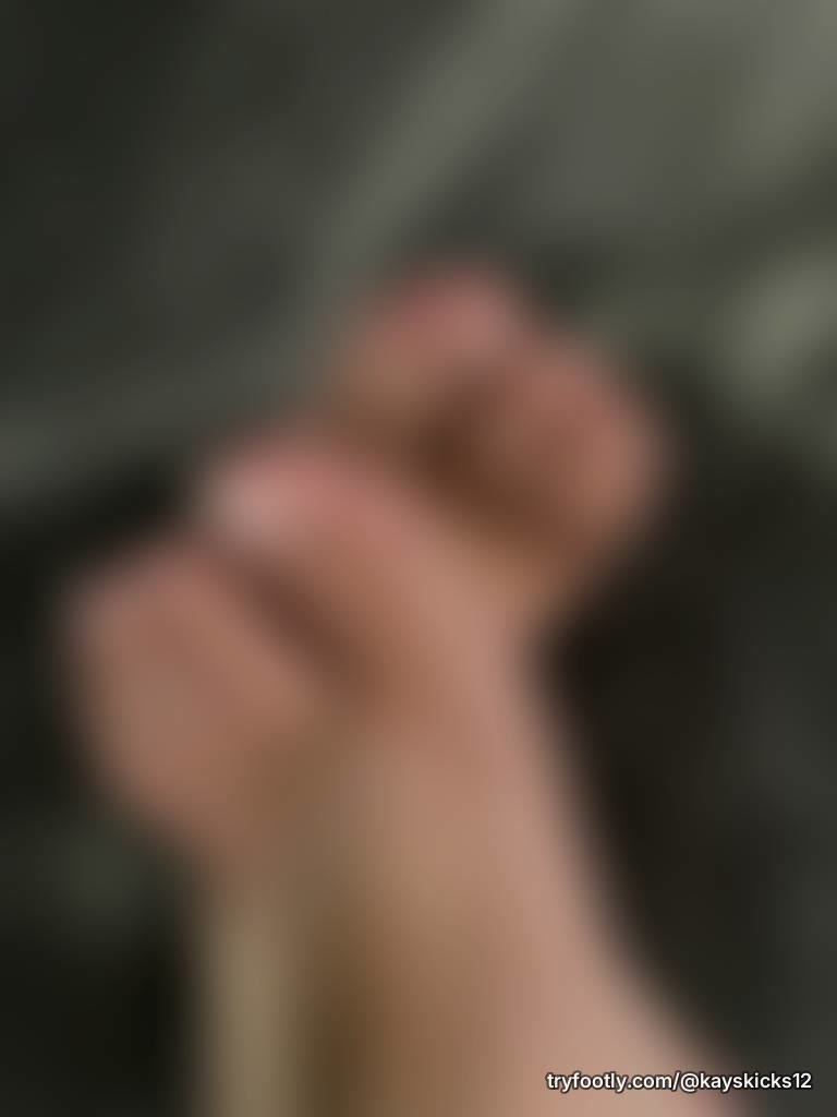 New here. Message me.🦶