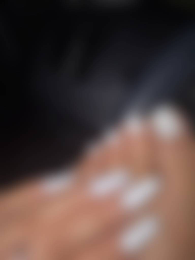 When the fingies match the toesss🤍