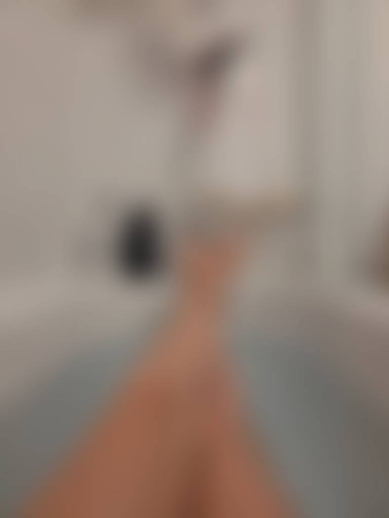 Just had a nice long 30min soak in the bath. Its unwind time 🥰 Custom content available an