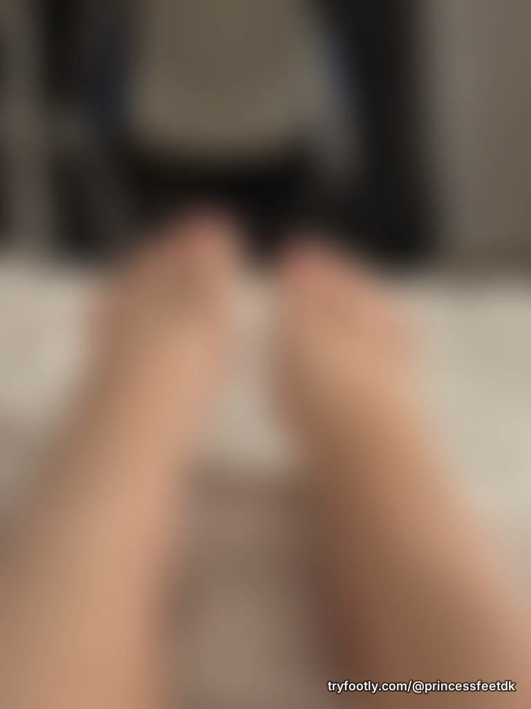 feeling cute, clean and ready for attention💖 text me if u got a wish, u want me to make co