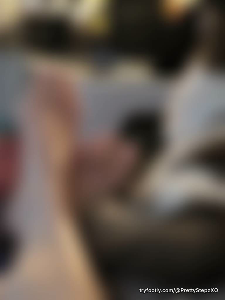 first post… be nice 🖤 just soft feet & good vibes for now dm if you’re curious 💌