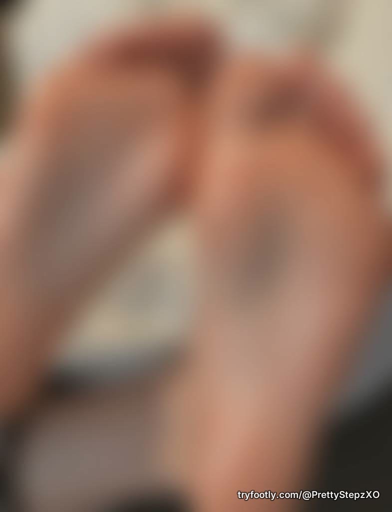If you like oiled soles you know where to find more. Subscribe and come message me 😉🖤