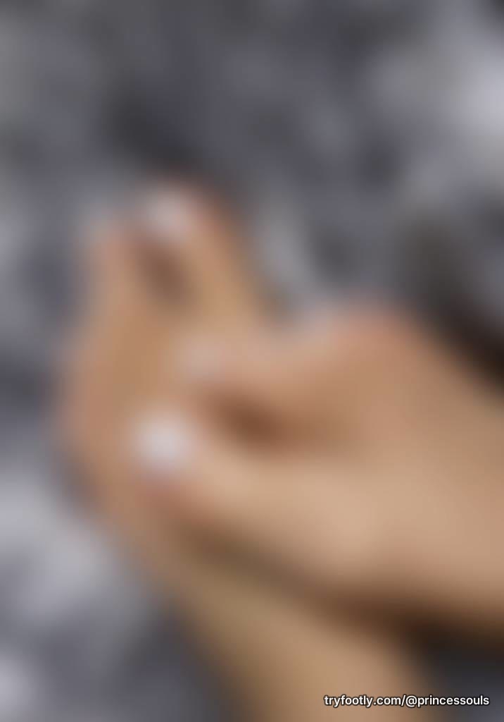 sneak peek 😉 who wants more, i do custom
